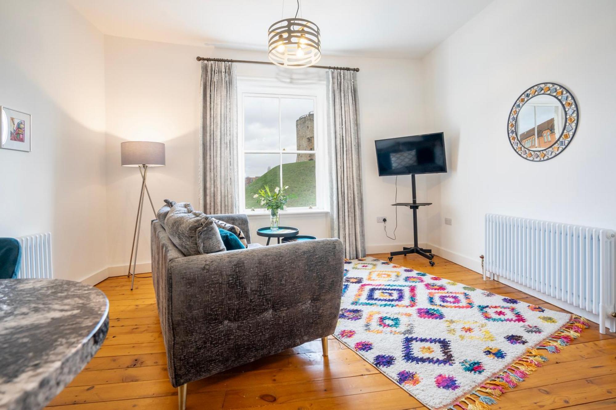 Peckitt Street Apartment *