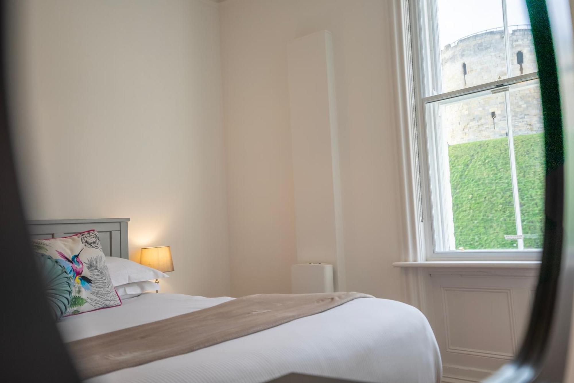 Peckitt Street Apartment