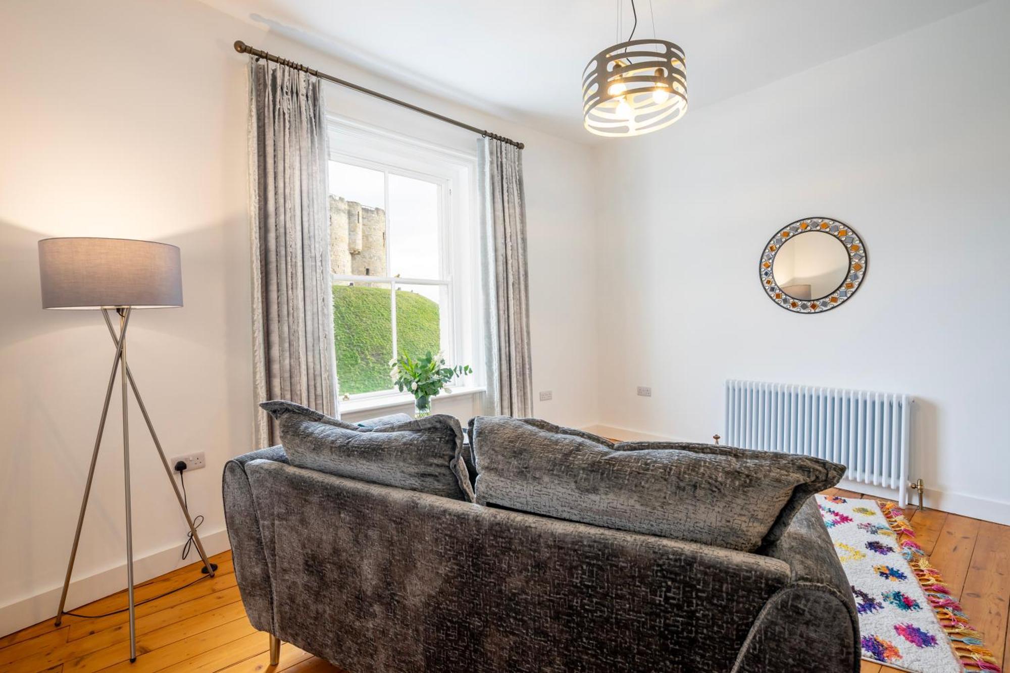 Peckitt Street Apartment *