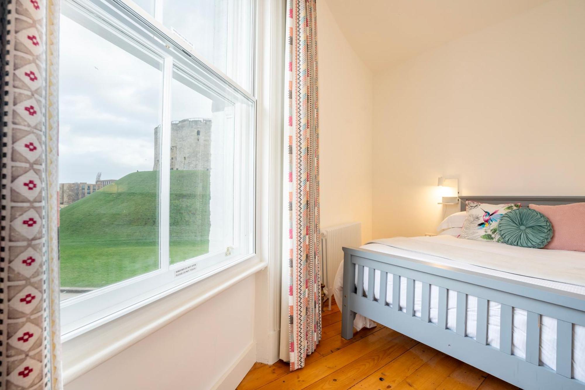 Peckitt Street Apartment