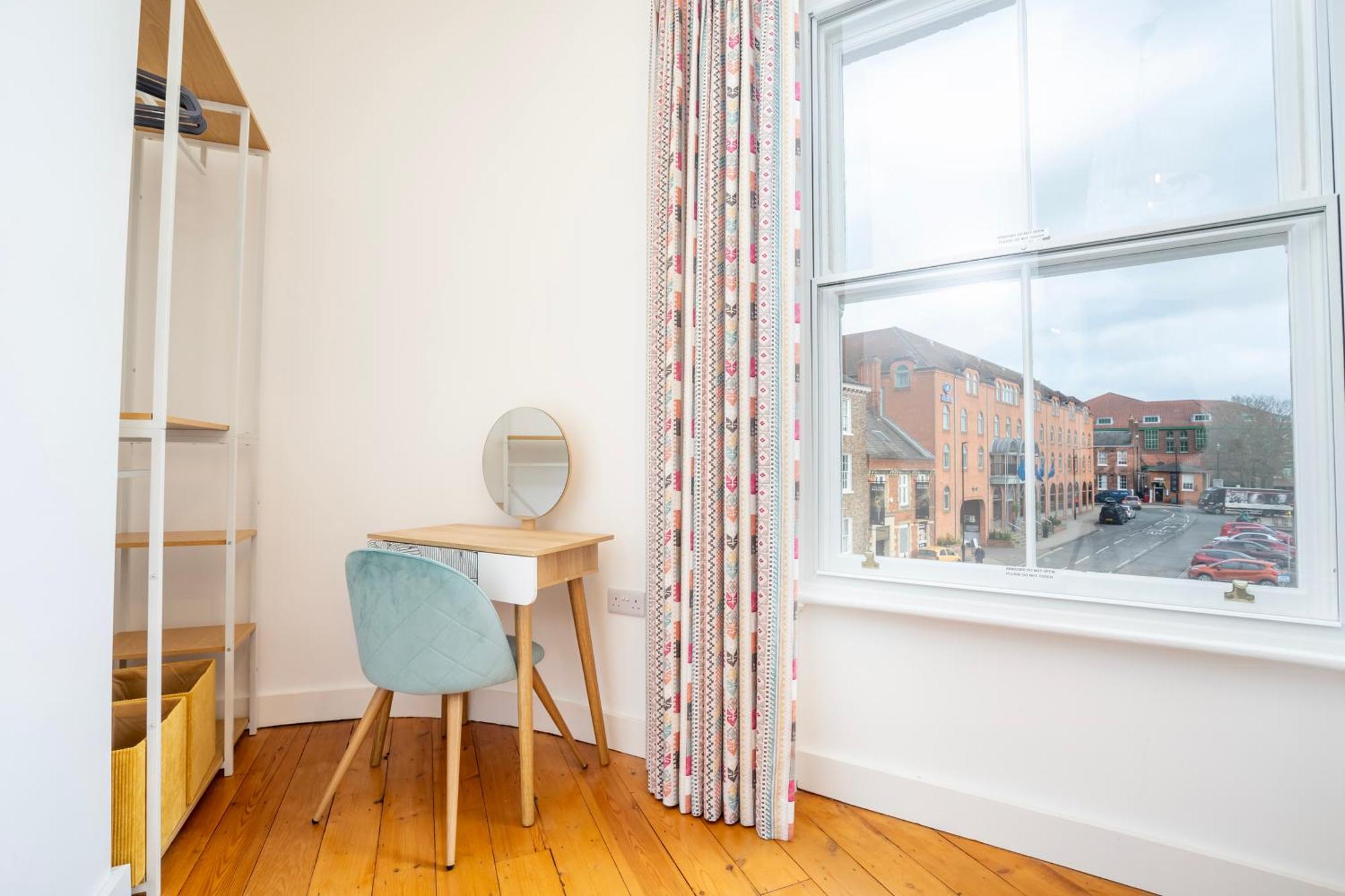 Peckitt Street Apartment