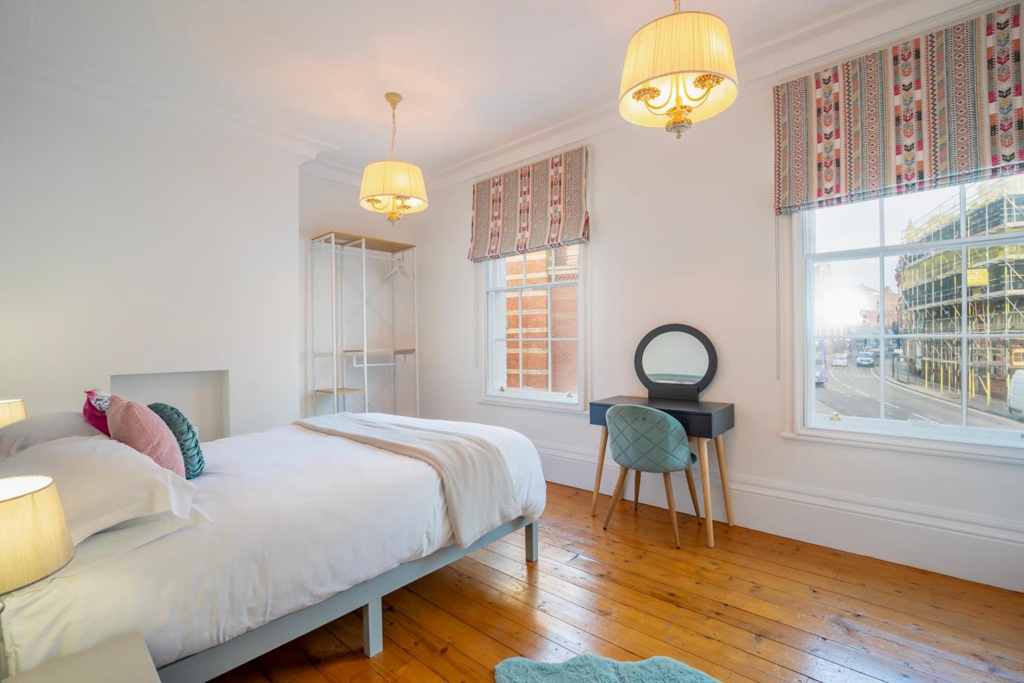 Peckitt Street Apartment *